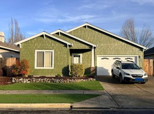 827 Isherwood Dr, Central Pt, OR 97502