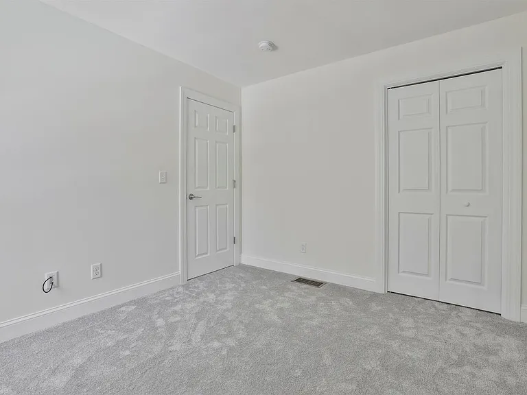 22 Reeds Ferry Way — Photo 47