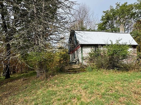3rd image of 636 Darrow Rd