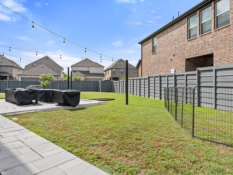 1716 Elise Ln — Photo 37