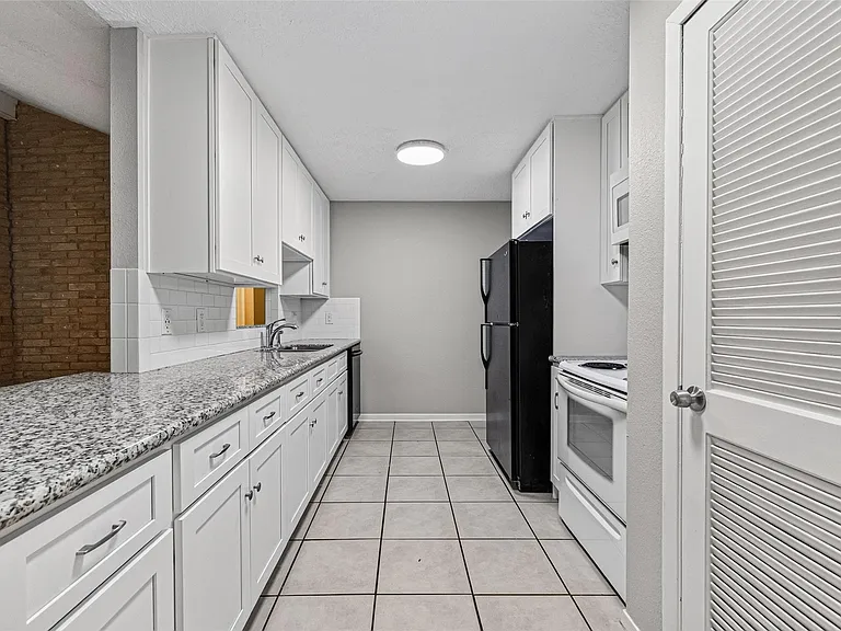 16614 Blackhawk Blvd — Photo 10
