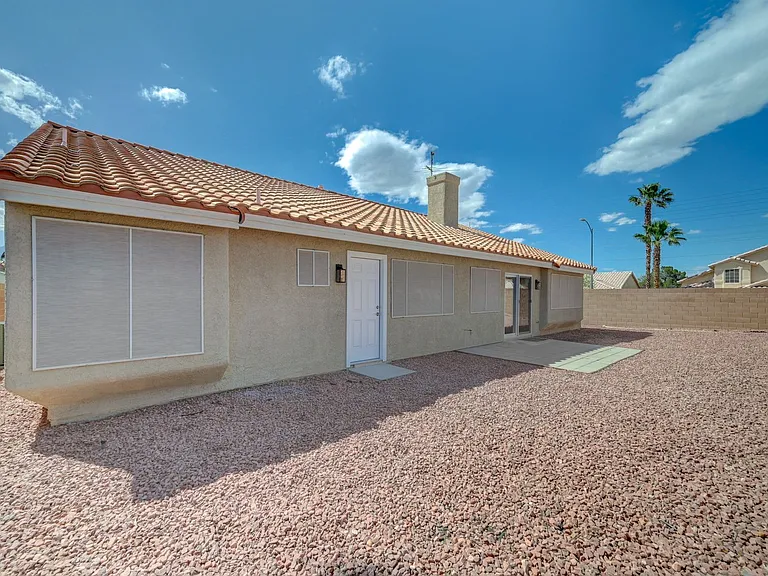 3120 Siena Cir — Photo 45