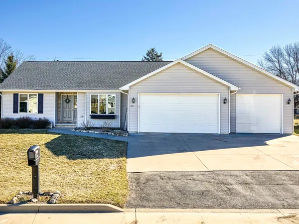 824 Walnut St, Hortonville, WI 54944