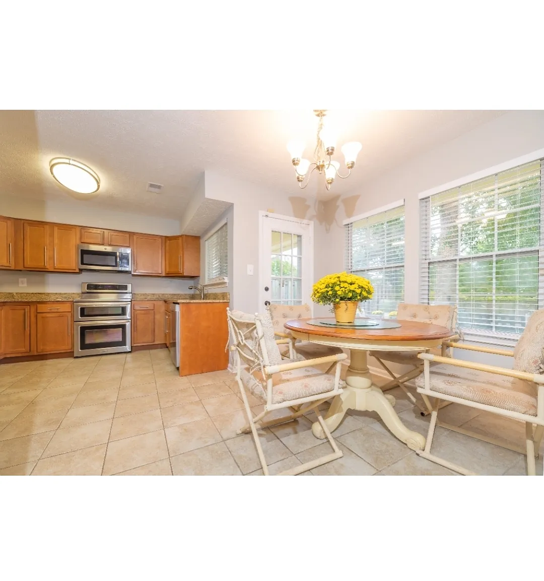3 bed, 2.5 bath, 1740 sqft, $3,200 — Photo 4