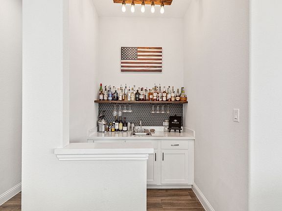 5th image of 482 Prairie View Dr