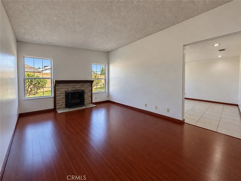 3 bed, 1420 sqft, $3,950 — Photo 3