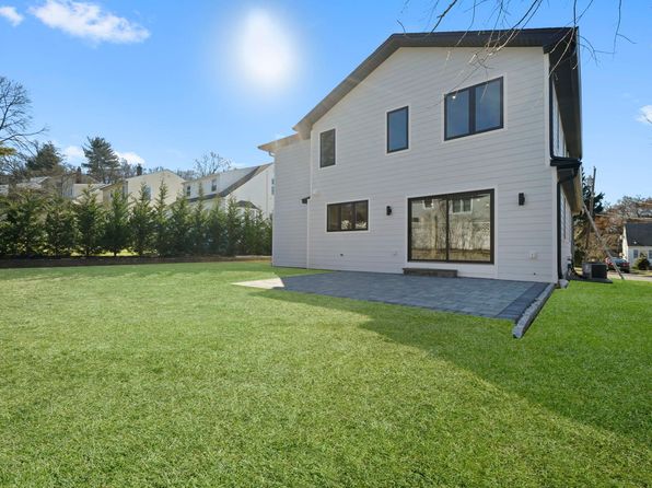 41 Crest Dr N, Cresskill, NJ 07626