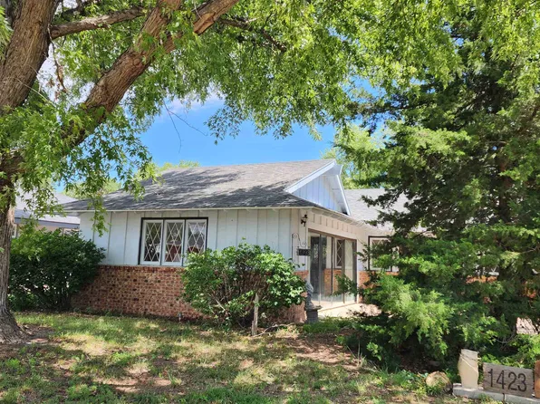 1423 N Franklin St, Russell, KS 67665