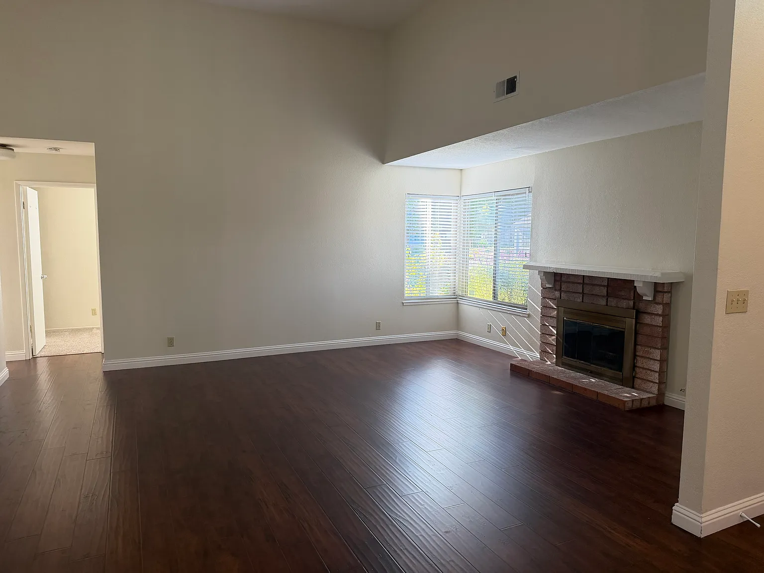 3 bed, 2.0 bath, 1543 sqft, $3,550 — Photo 4