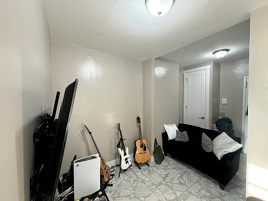 Rented by Pear NYC LLC | media 12