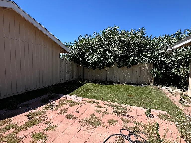 9208 Langdon Ave — Photo 35