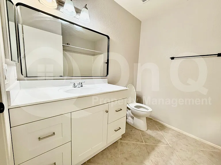 710 N Exeter St — Photo 18