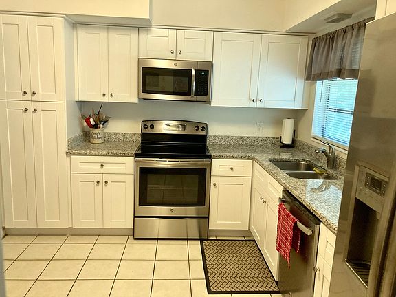 5th image of 601 N Sylvan Dr