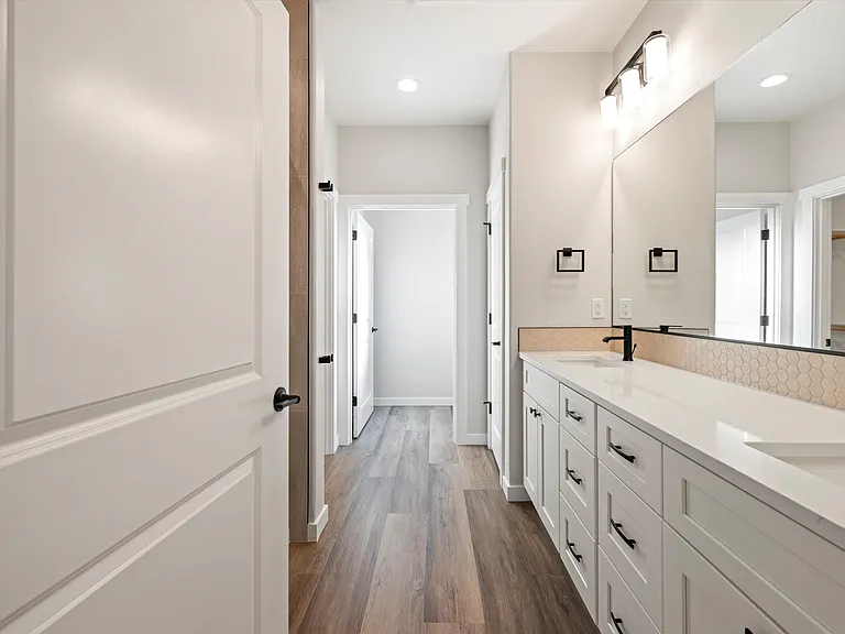 6258 W 33rd Ave — Photo 6