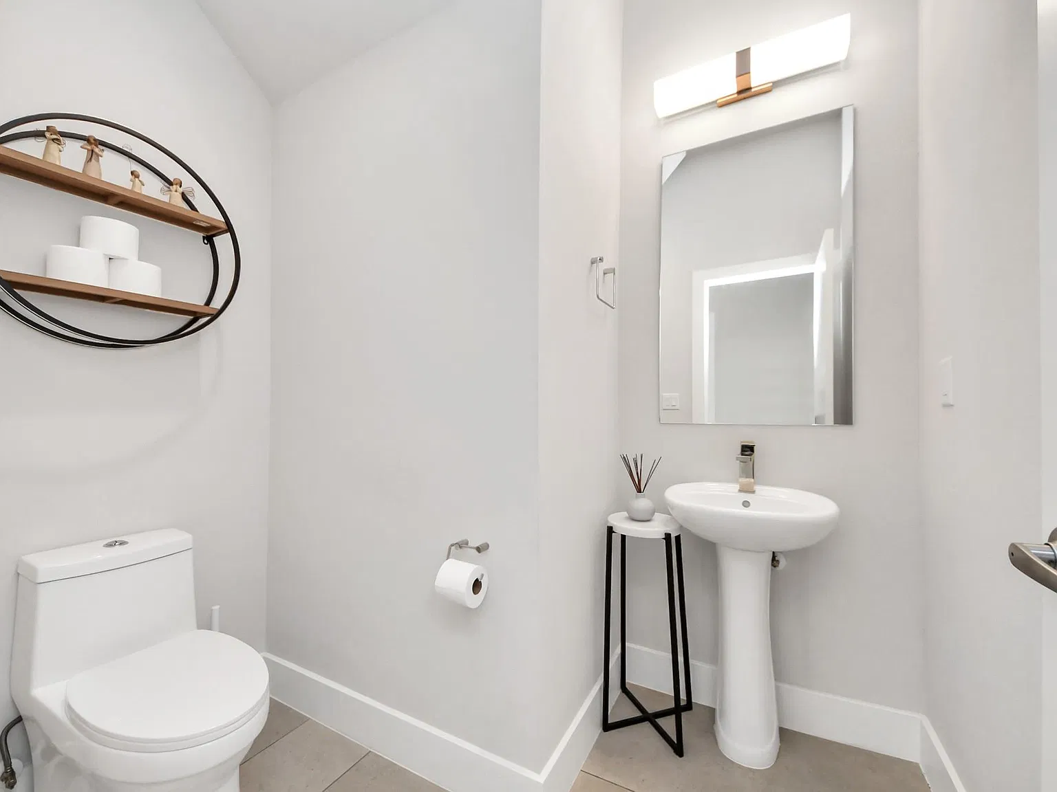 3 bed, 2.5 bath, 1838 sqft, $2,400 — Photo 4