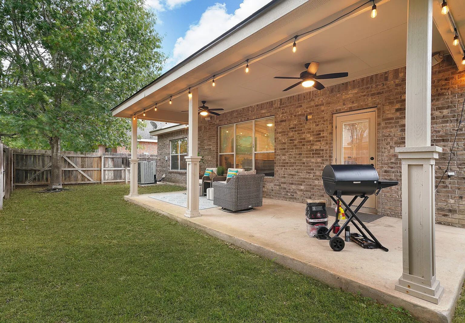 3 bed, 2.5 bath, 1835 sqft, $3,399 — Photo 3