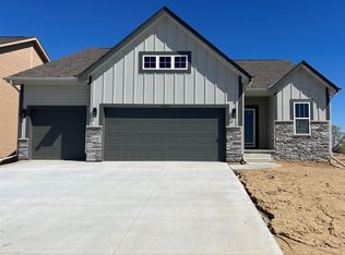 17610 Hanover St, Bennington, NE 68007