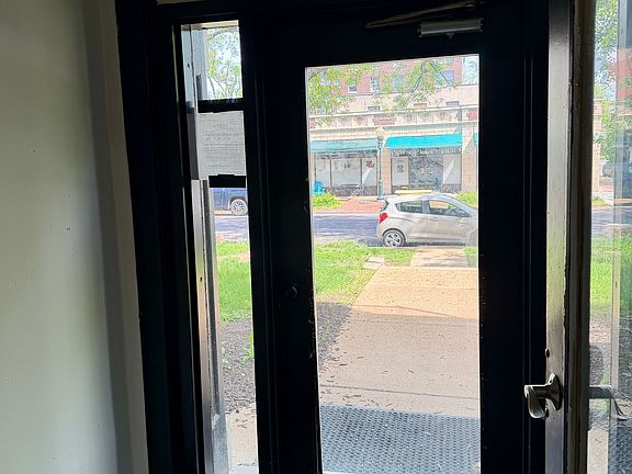 3rd image of 5500 Pershing Ave APT 11