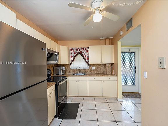 5th image of 617 S State Road 7 APT 1C