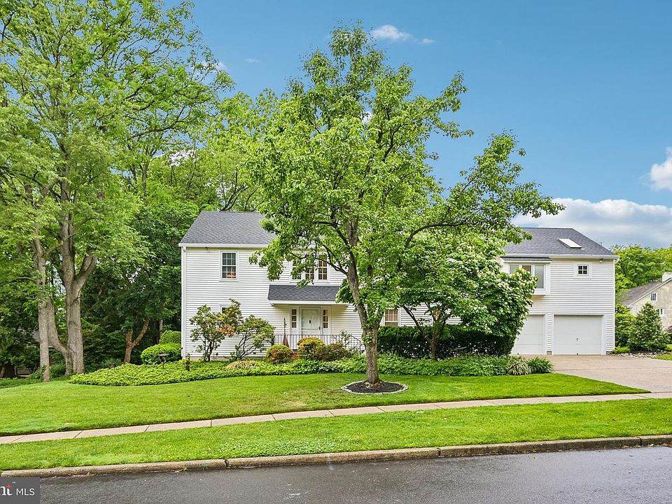 1st image of 12 Circle Dr