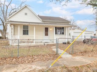 919 W 7th St, Staunton, IL 62088