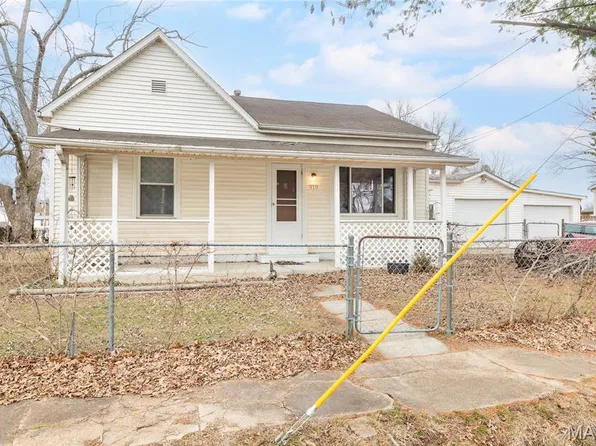 919 W 7th St, Staunton, IL 62088