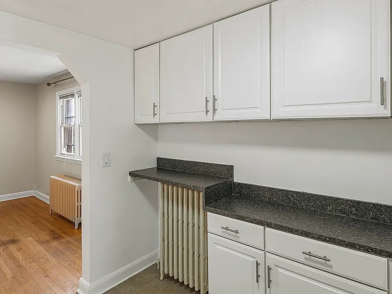 Kitchen (alt view)