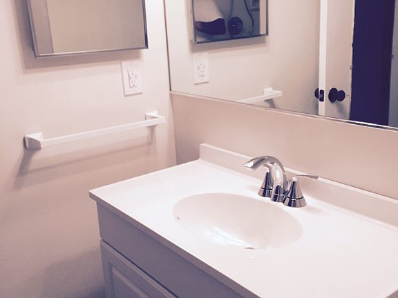 3rd image of 2310 Glenmore Cir
