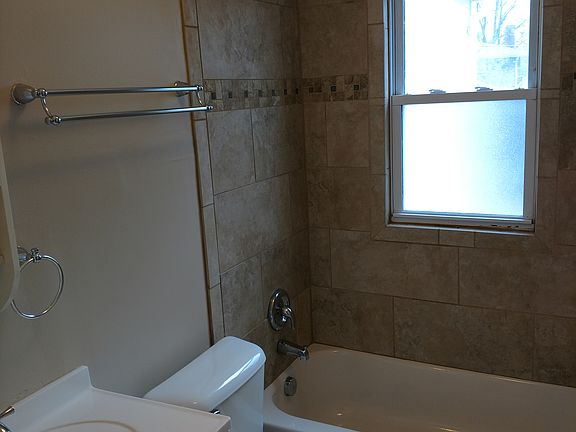 5th image of 9204 Meadowbrook Ln