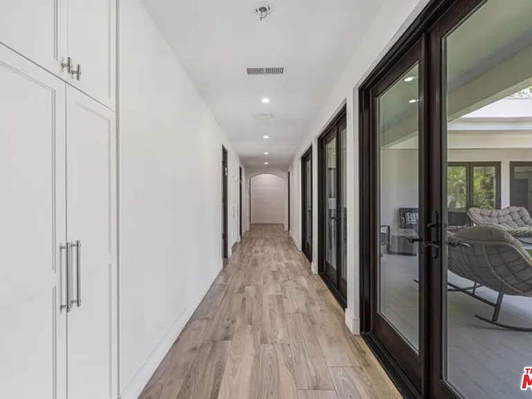 17520 Embassy Dr — Photo 32
