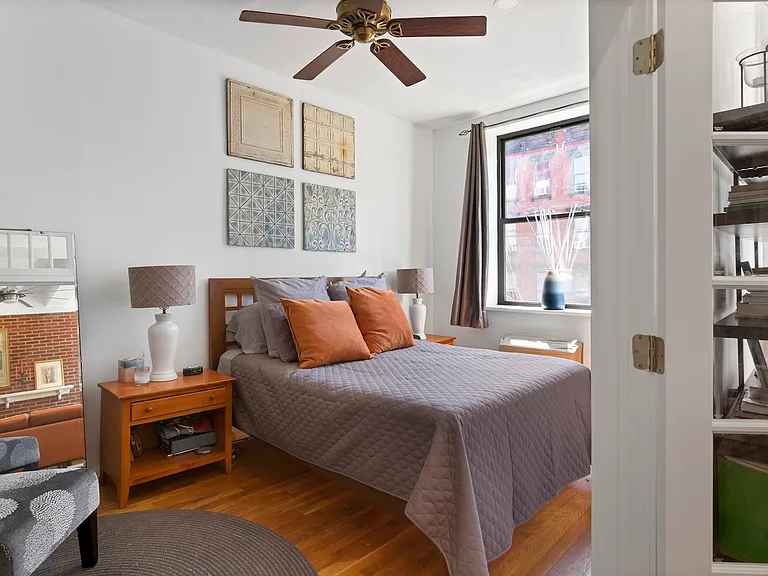 521 W 47th St #3D — Photo 3