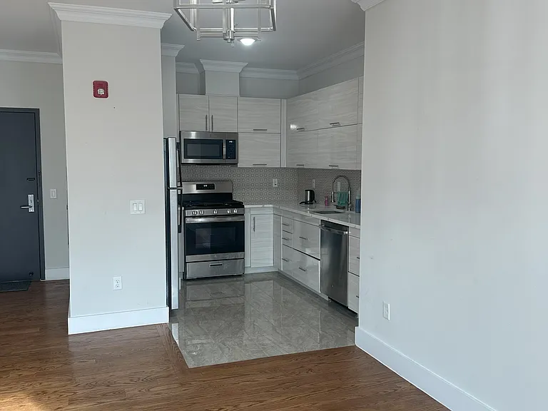 186-188 Kensington Ave #4A — Photo 2