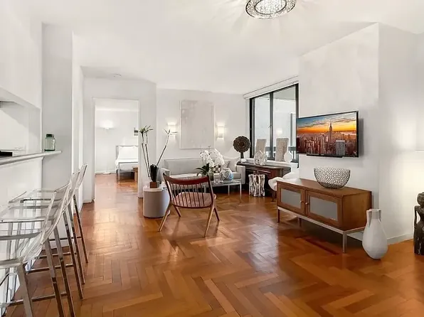 422 East 72nd Street image 1 of 7