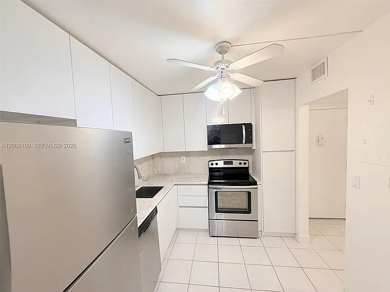 1400 Saint Charles Pl #314 — Photo 9