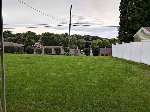 2nd image of 2745 Oak Crest Dr