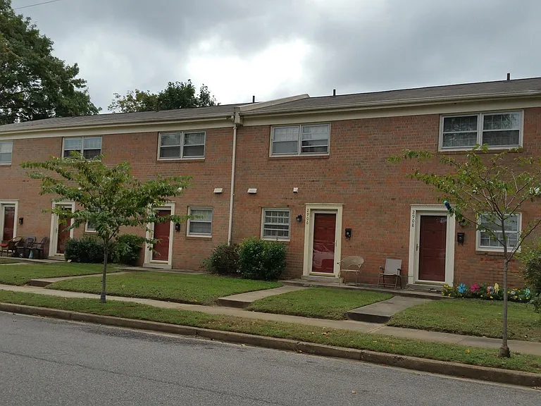 2904 Charles St — Photo 14