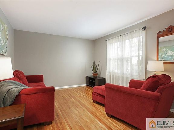 3rd image of 23 Lois Ave