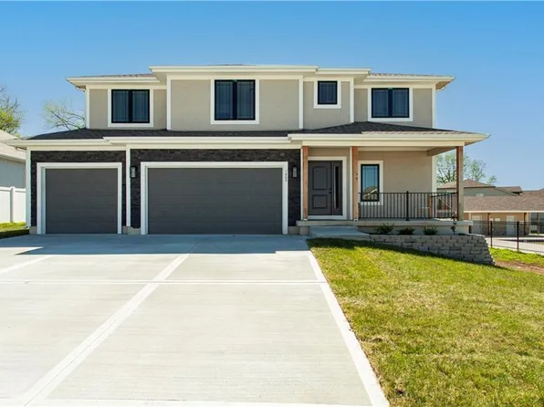 1005 Woodbury Dr, Grain Valley, MO 64029