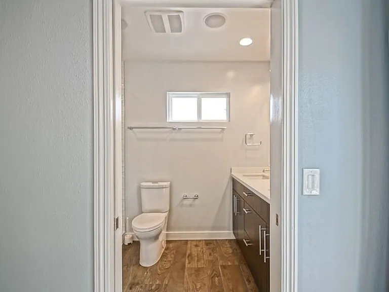 2404 Sebald Ave — Photo 35