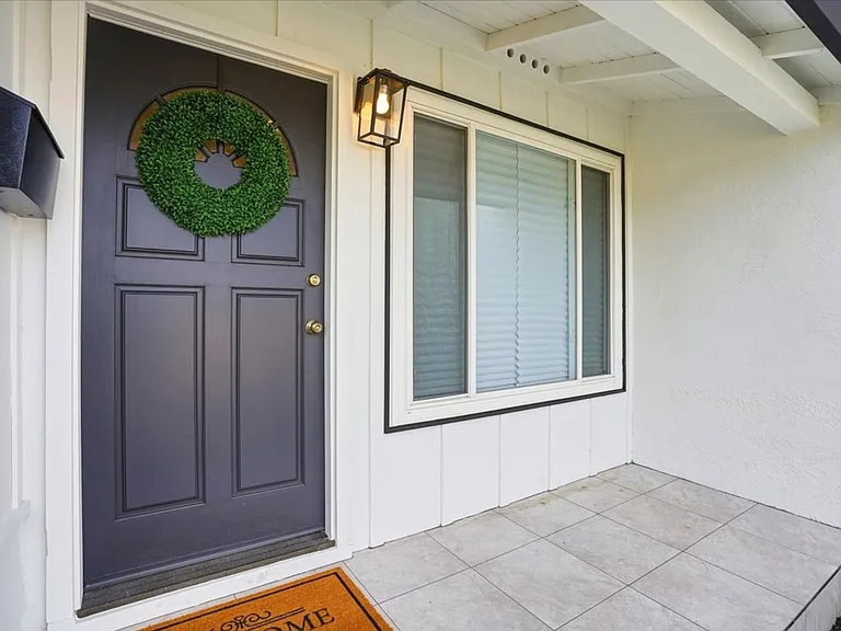 1630 Nicholas Dr — Photo 2