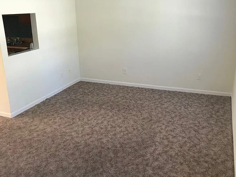 2093 Lenoa Ln — Photo 3