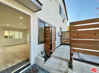 901 S Barrington Ave #A, Los Angeles, CA 90049