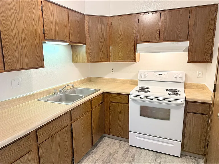 1216 S G Ave — Photo 37