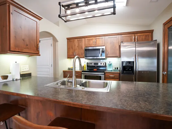 1790 Calgary Ave #6, Bismarck, ND 58503