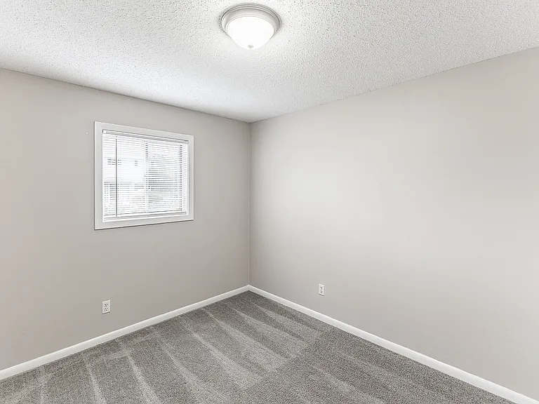 Mirabeau Apartments — Photo 19