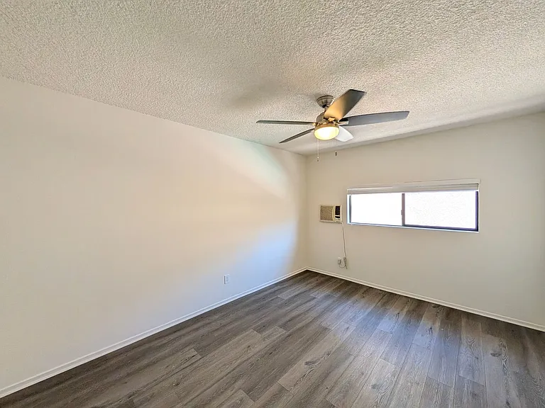 Dickens Garden Apartments — Photo 15