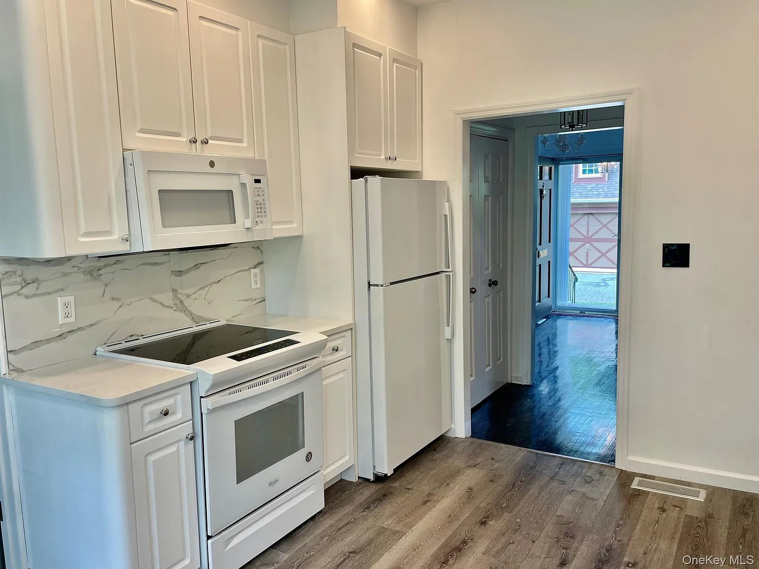 2 bed, 2.5 bath, 2500 sqft, $6,700 — Photo 4