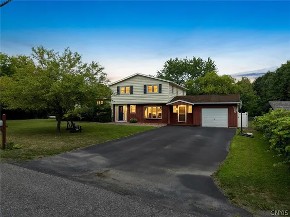 1A Carol Dr, Camillus, NY 13031