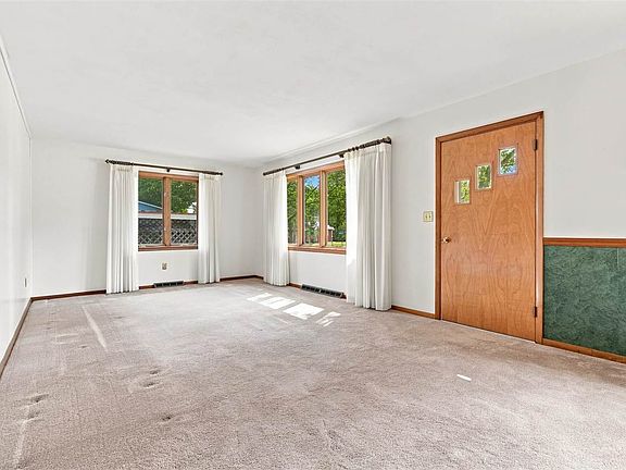 2nd image of 1141 Oakview Dr