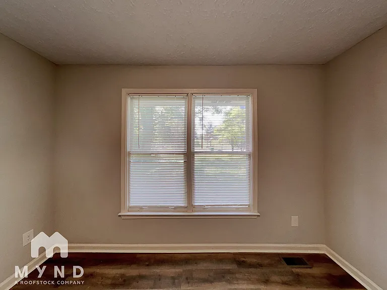 2728 Columbia Dr — Photo 14